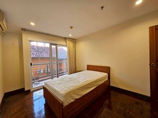 Condo en alquiler de 3 habitaciones en Khlong Toei, Bangkok