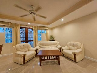 Condo en alquiler de 3 habitaciones en Khlong Toei, Bangkok