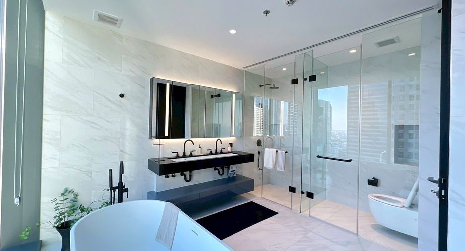 Condo en alquiler de 2 habitaciones en Sathon, Bangkok