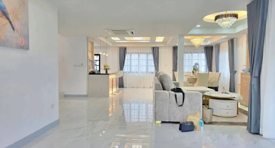For sale 4 bedrooms villa in East Pattaya, Pattaya