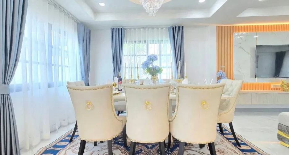 For sale 4 bedrooms villa in East Pattaya, Pattaya