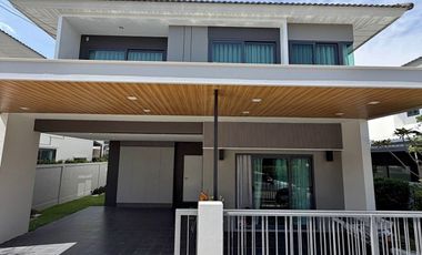 À louer 4 chambres maison à East Pattaya, Pattaya