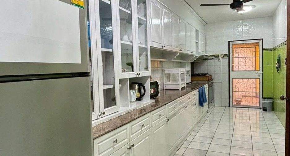 For rent 5 bedrooms villa in Central Pattaya, Pattaya