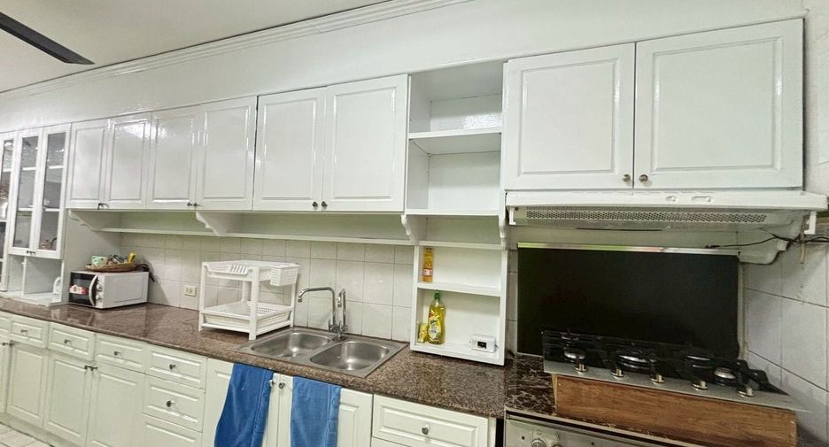 For rent 5 bedrooms villa in Central Pattaya, Pattaya