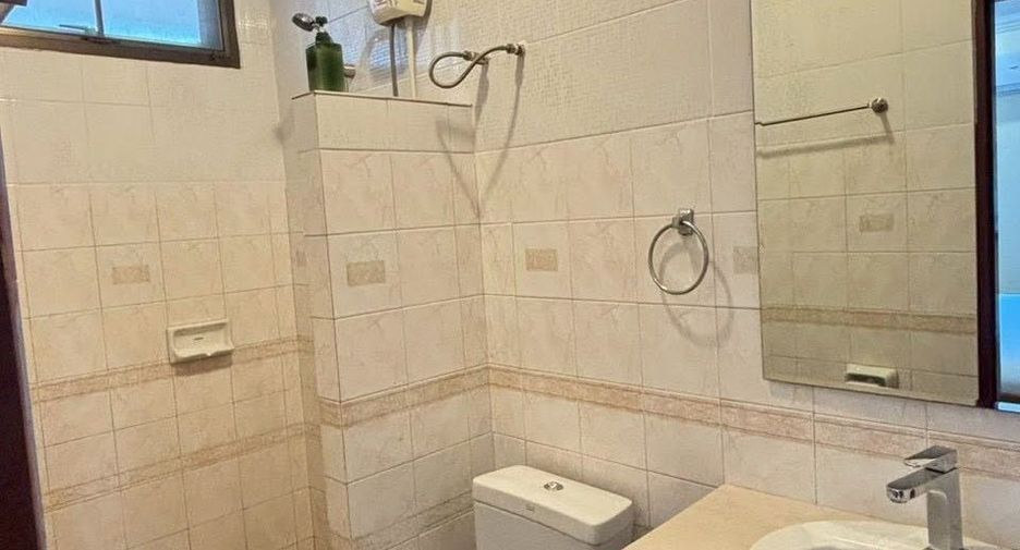 For rent 5 bedrooms villa in Central Pattaya, Pattaya