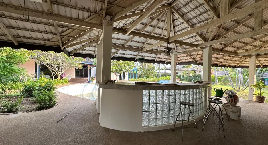 For sale 5 bedrooms villa in Saraphi, Chiang Mai