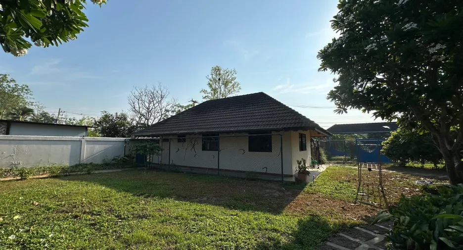 For sale 5 bedrooms villa in Saraphi, Chiang Mai