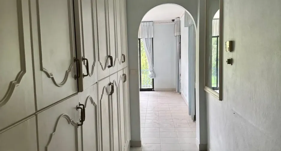 For sale 5 bedrooms villa in Saraphi, Chiang Mai