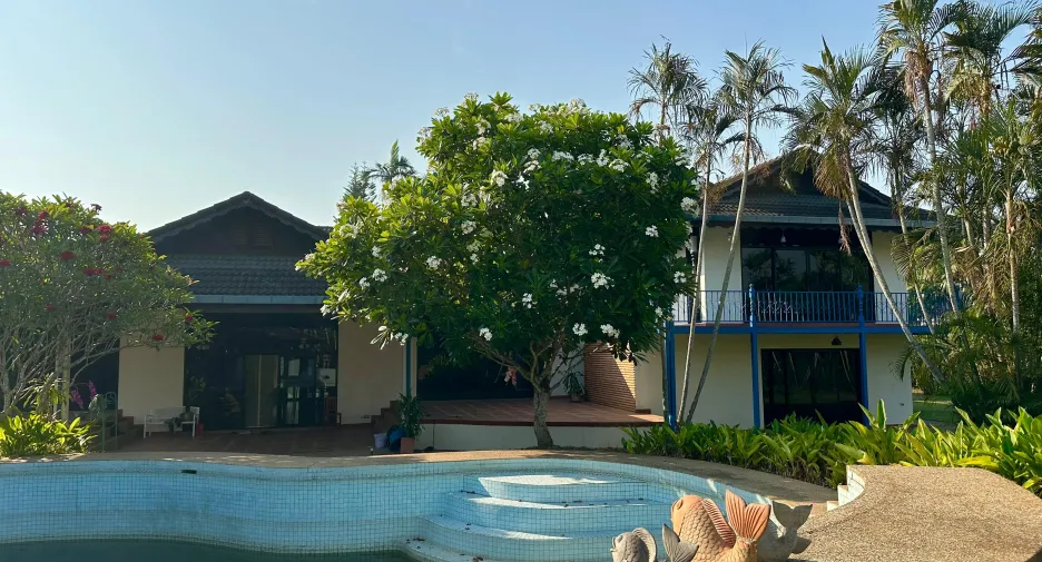 For sale 5 bedrooms villa in Saraphi, Chiang Mai