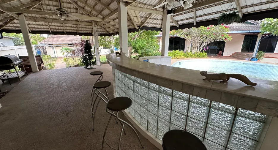 For sale 5 bedrooms villa in Saraphi, Chiang Mai