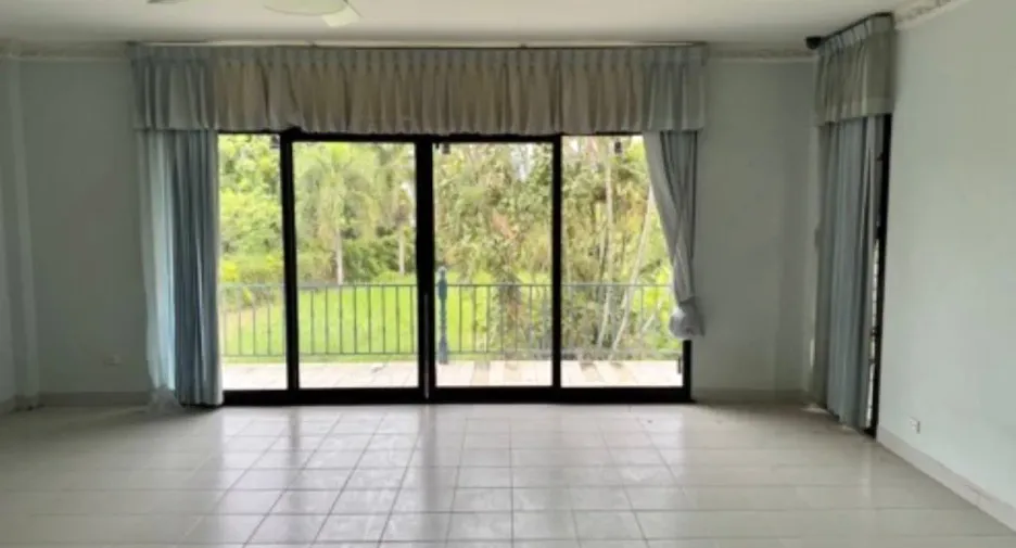 For sale 5 bedrooms villa in Saraphi, Chiang Mai