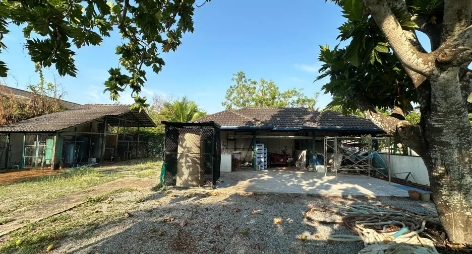 For sale 5 bedrooms villa in Saraphi, Chiang Mai
