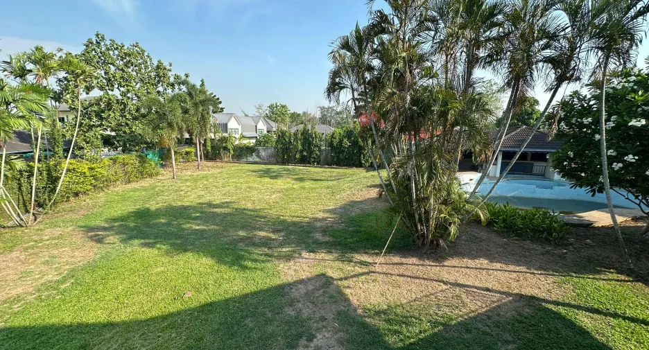 For sale 5 bedrooms villa in Saraphi, Chiang Mai