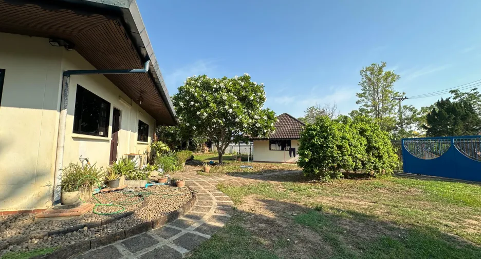 For sale 5 bedrooms villa in Saraphi, Chiang Mai