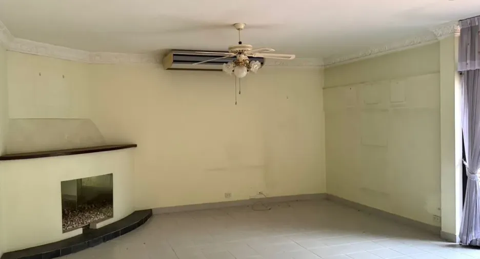 For sale 5 bedrooms villa in Saraphi, Chiang Mai