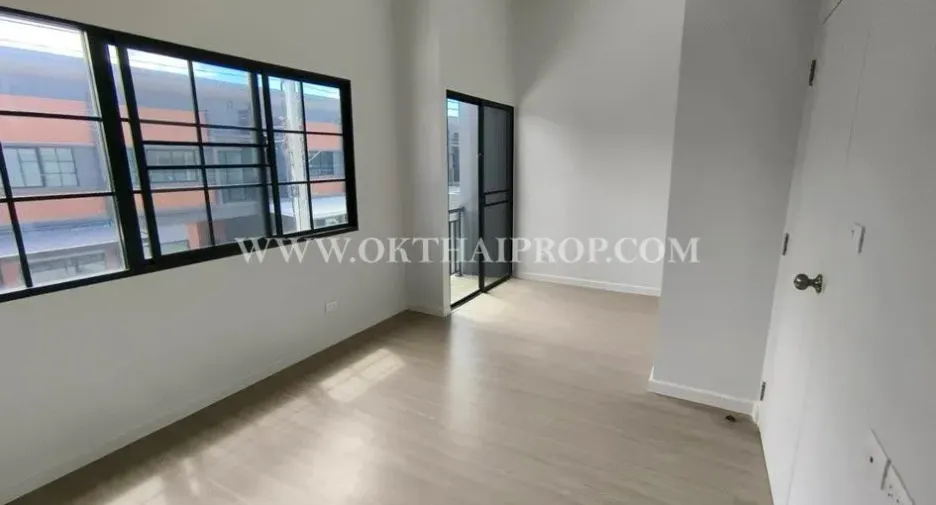 For sale 3 ベッドルーム townhouse in Mueang Pathum Thani, Pathum Thani