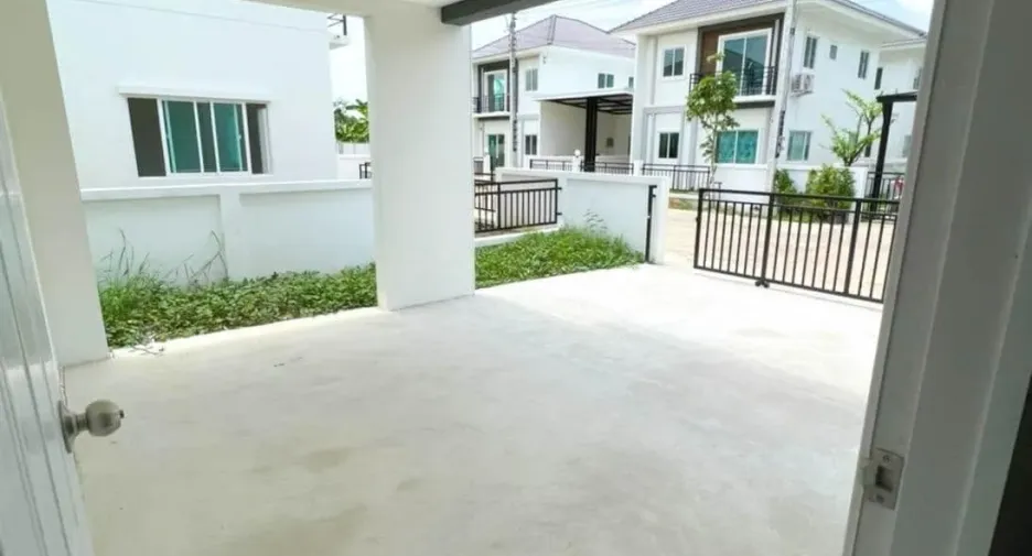 Casa en venta de 4 habitaciones en Krathum Baen, Samut Sakhon