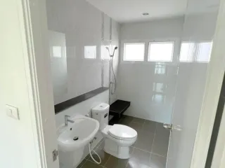 Casa en venta de 4 habitaciones en Krathum Baen, Samut Sakhon