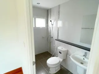 Casa en venta de 4 habitaciones en Krathum Baen, Samut Sakhon