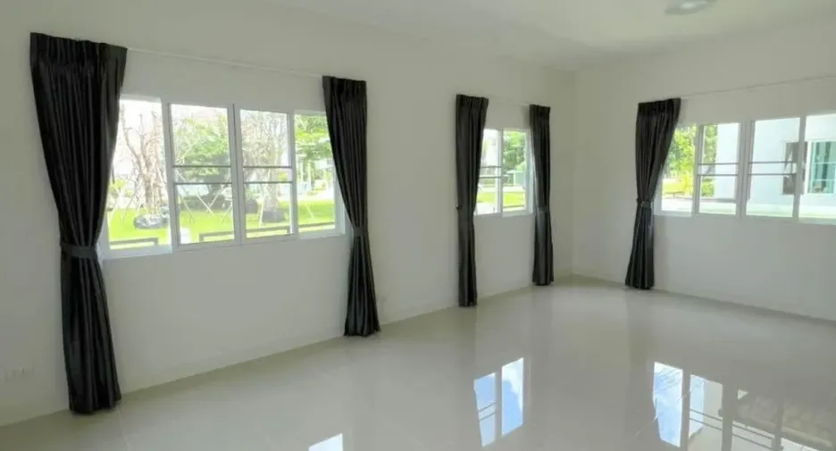 Casa en venta de 4 habitaciones en Krathum Baen, Samut Sakhon