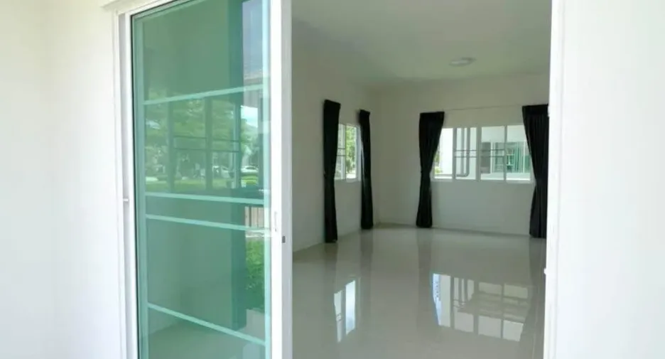 Casa en venta de 4 habitaciones en Krathum Baen, Samut Sakhon