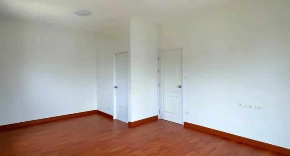 Casa en venta de 4 habitaciones en Krathum Baen, Samut Sakhon