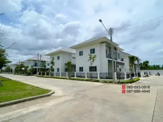 Casa en venta de 4 habitaciones en Krathum Baen, Samut Sakhon