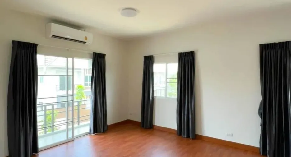 Casa en venta de 4 habitaciones en Krathum Baen, Samut Sakhon