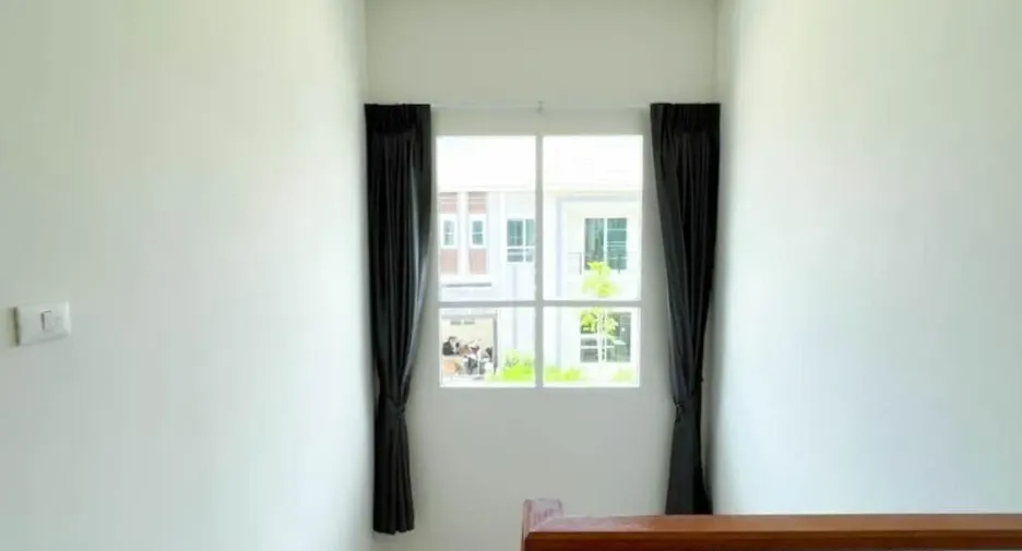 Casa en venta de 4 habitaciones en Krathum Baen, Samut Sakhon