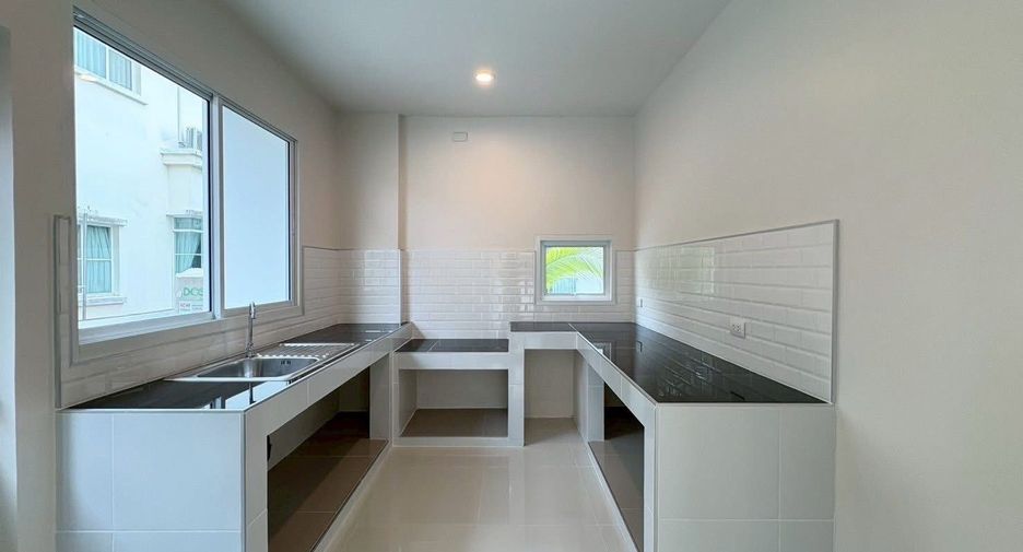 Casa en venta de 3 habitaciones en Bang Kruai, Nonthaburi