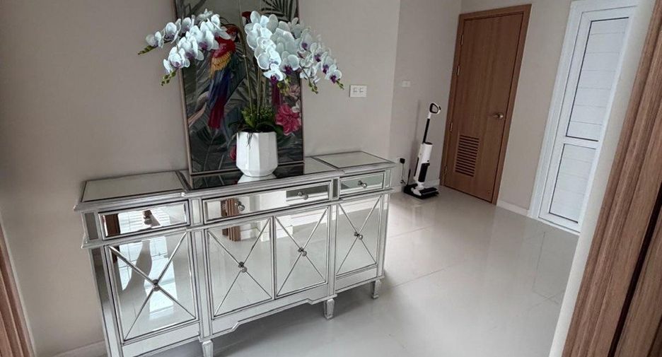À vendre 4 chambres maison à Huay Yai, Pattaya
