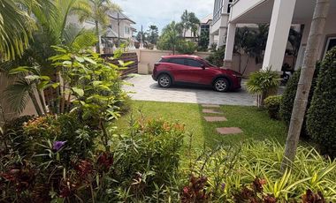 À vendre 4 chambres maison à Huay Yai, Pattaya