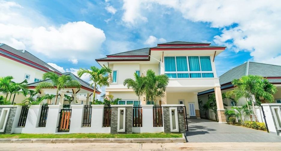 À vendre 4 chambres maison à Huay Yai, Pattaya
