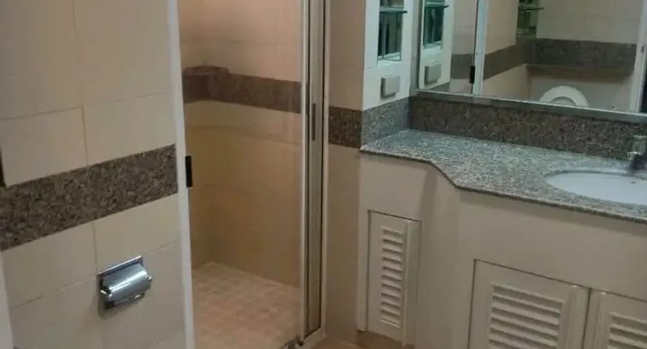 Wohnung zur Miete mit 3 Zimmer in Khlong Toei, Bangkok