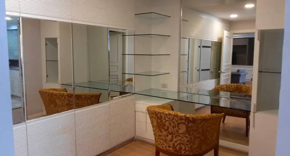 Wohnung zur Miete mit 3 Zimmer in Khlong Toei, Bangkok