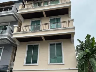 For rent 3 bedrooms house in Phaya Thai, Bangkok