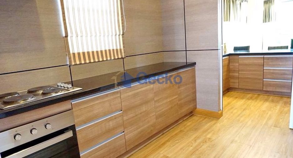 For rent 4 bedrooms house in East Pattaya, Pattaya