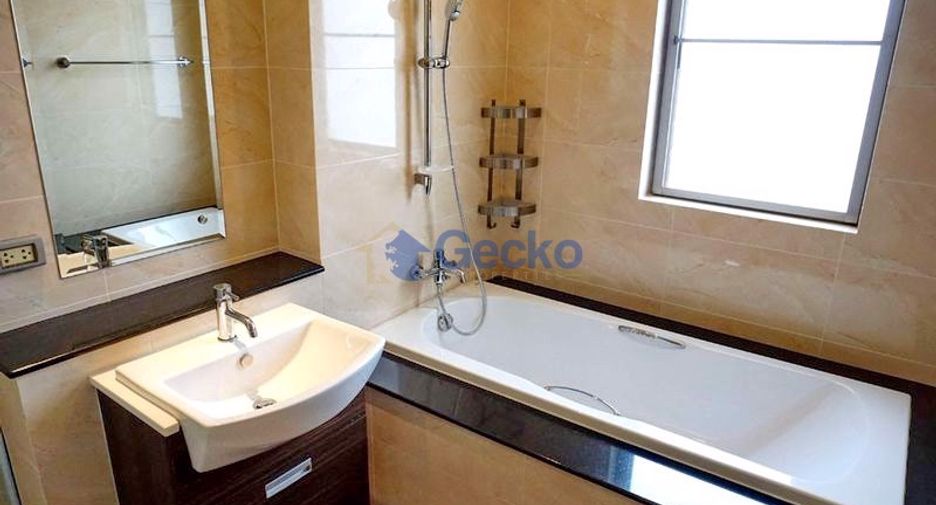For rent 4 bedrooms house in East Pattaya, Pattaya