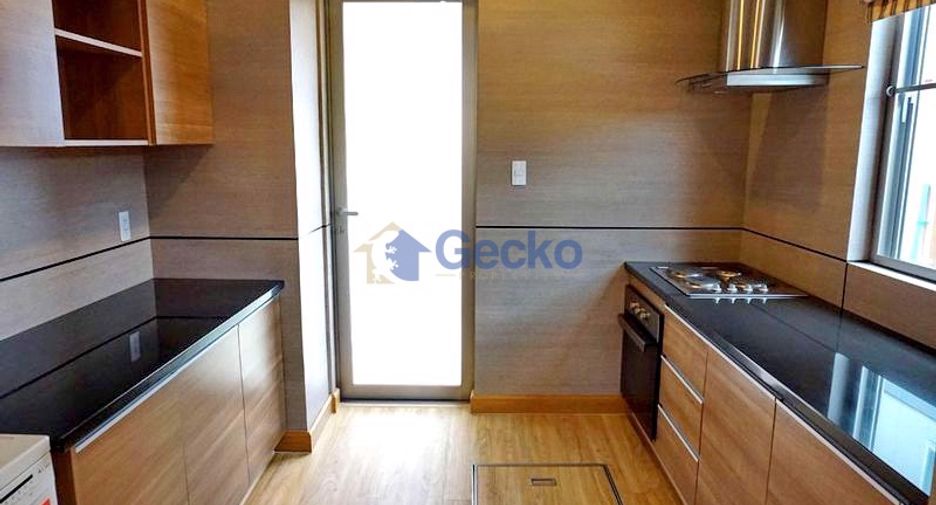 For rent 4 bedrooms house in East Pattaya, Pattaya