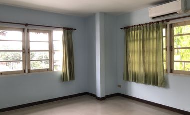 Casa en venta de 4 habitaciones en Bang Khae, Bangkok