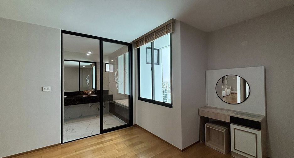 For rent 3 bedrooms house in Saphan Sung, Bangkok