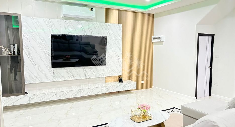 Продажа 4 спальни дом в Йомтиен, Паттайя