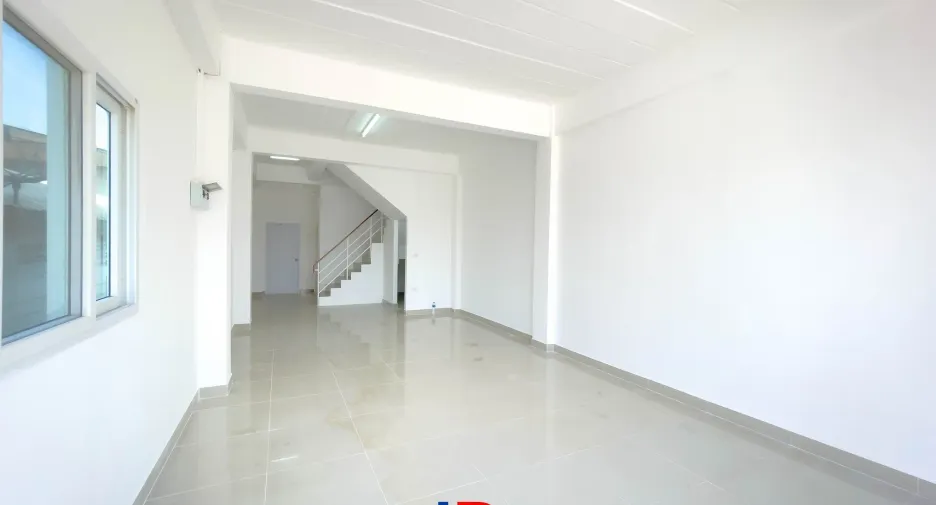 Reihenhaus zum Kauf mit 2 Zimmer in Sam Phran, Nakhon Pathom
