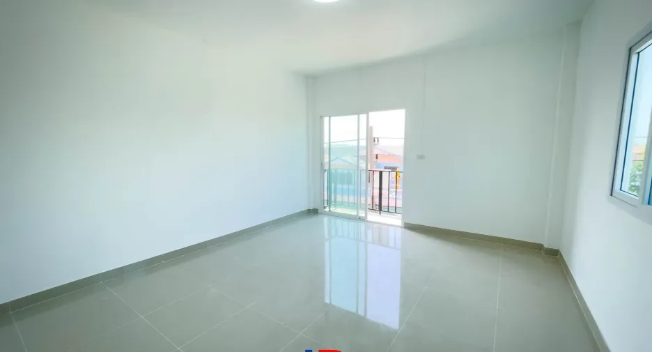 Reihenhaus zum Kauf mit 2 Zimmer in Sam Phran, Nakhon Pathom