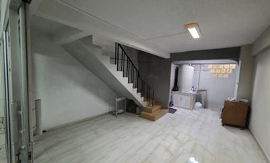 Local comercial en venta de 3 habitaciones en Din Daeng, Bangkok