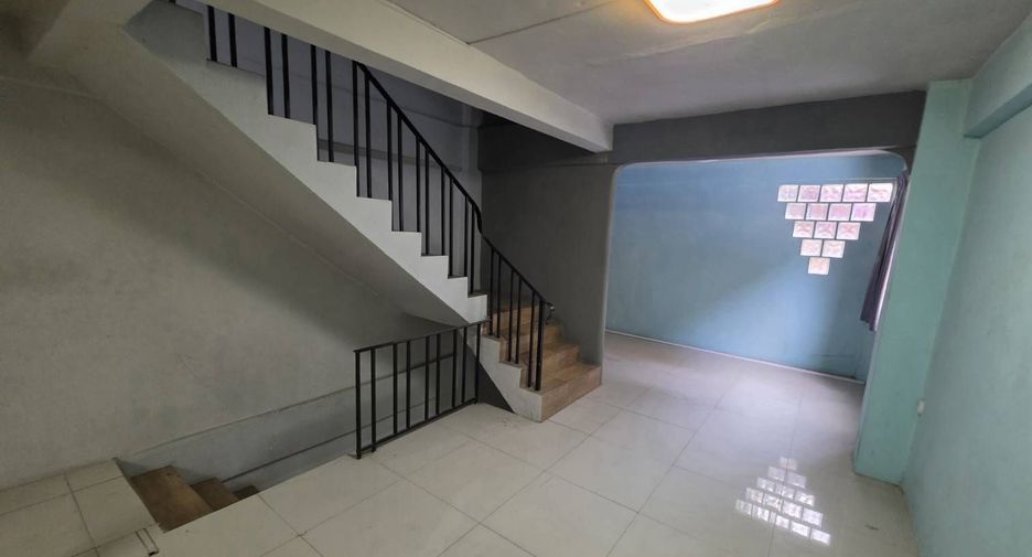 Local comercial en venta de 3 habitaciones en Din Daeng, Bangkok