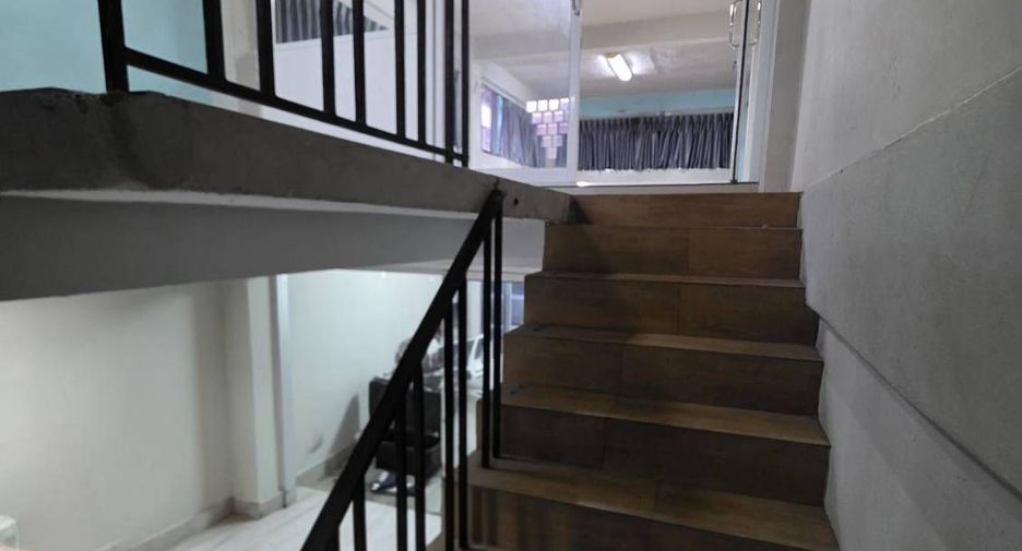 Local comercial en venta de 3 habitaciones en Din Daeng, Bangkok