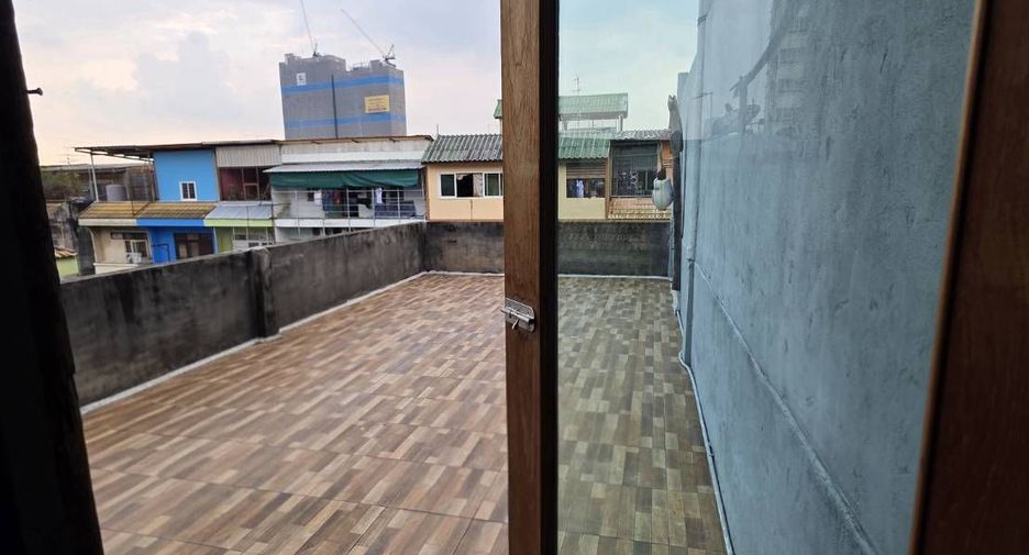 Local comercial en venta de 3 habitaciones en Din Daeng, Bangkok