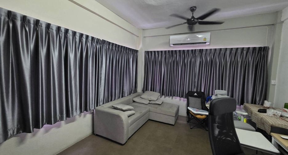 Local comercial en venta de 3 habitaciones en Din Daeng, Bangkok