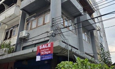 Local comercial en venta de 3 habitaciones en Din Daeng, Bangkok